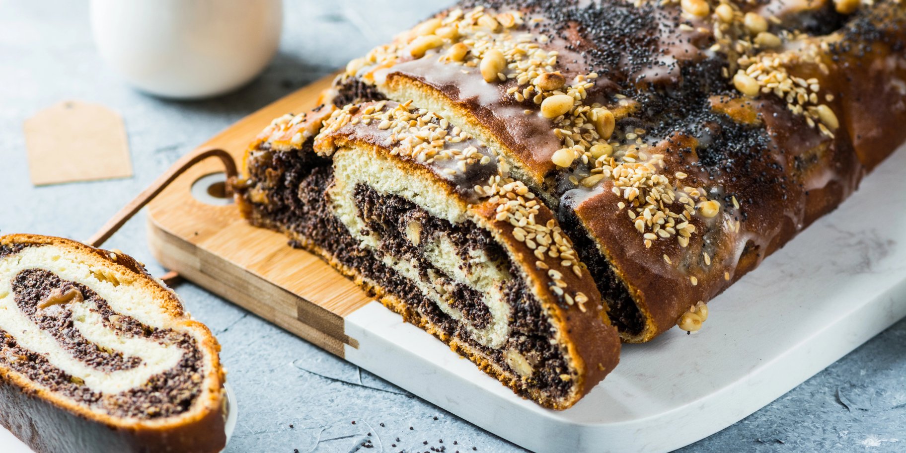 Святковий завиванець із маком, горіхами та сухофруктами