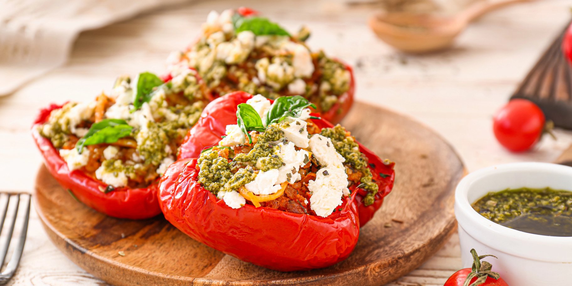 Перці, фаршировані курятиною та сиром фета