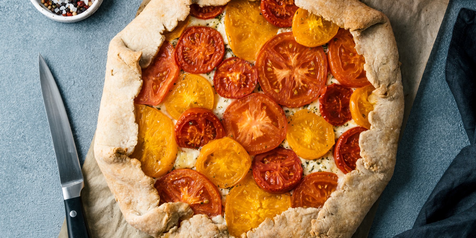 Тарт із помідорами та сирами