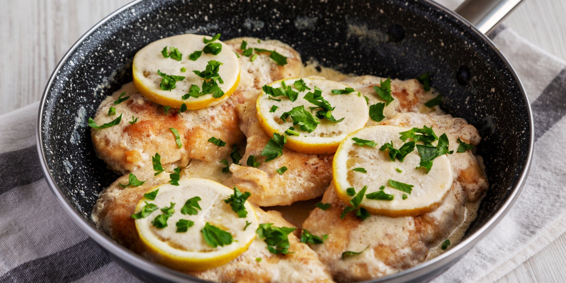 Курка по-французьки з лимонним соусом