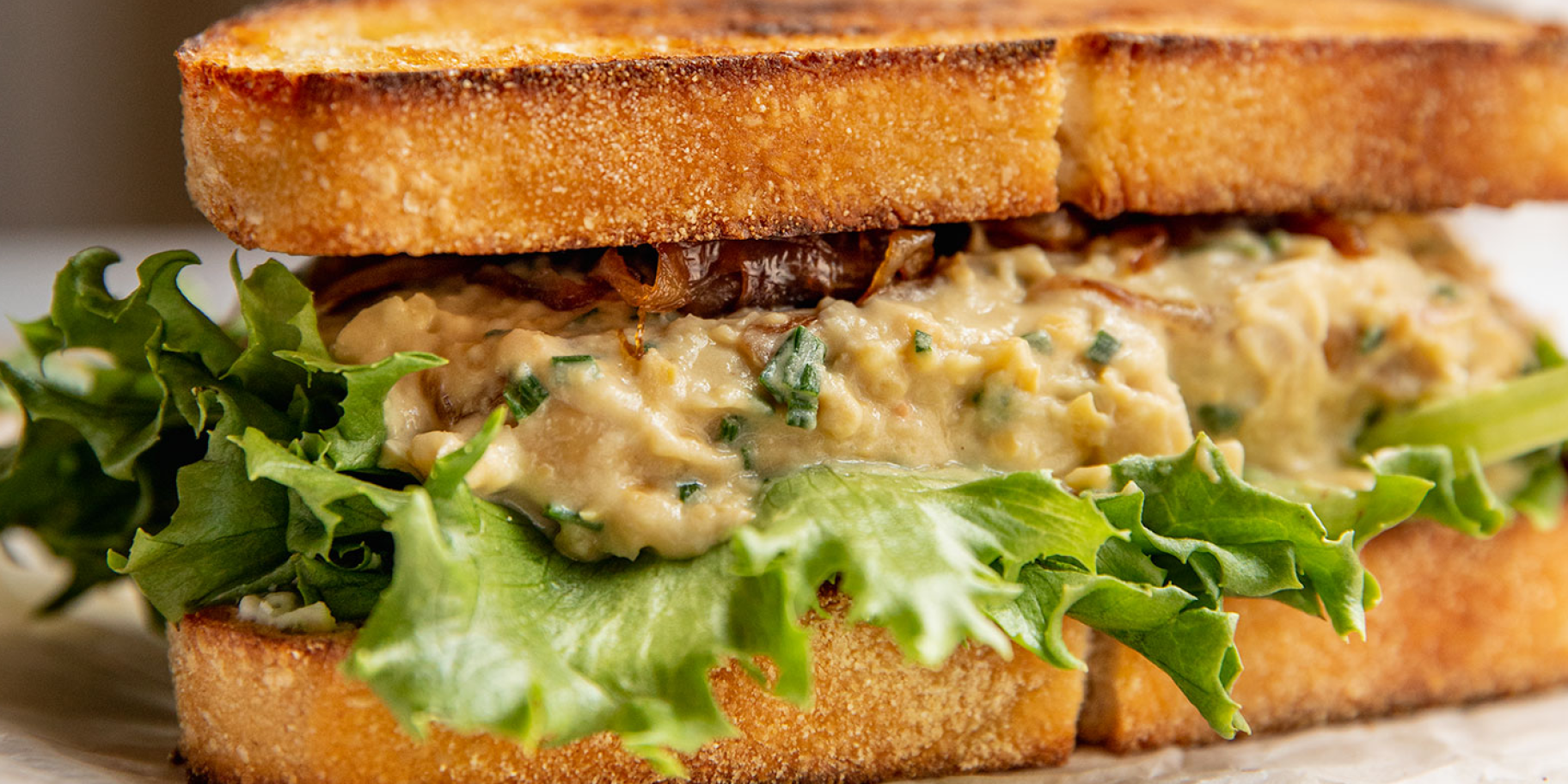 Фото: Plant-Based RD Веганський сендвіч із сочевицею та карамелізованою цибулею