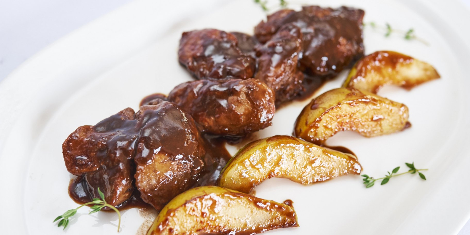 Куряча печінка з грушами