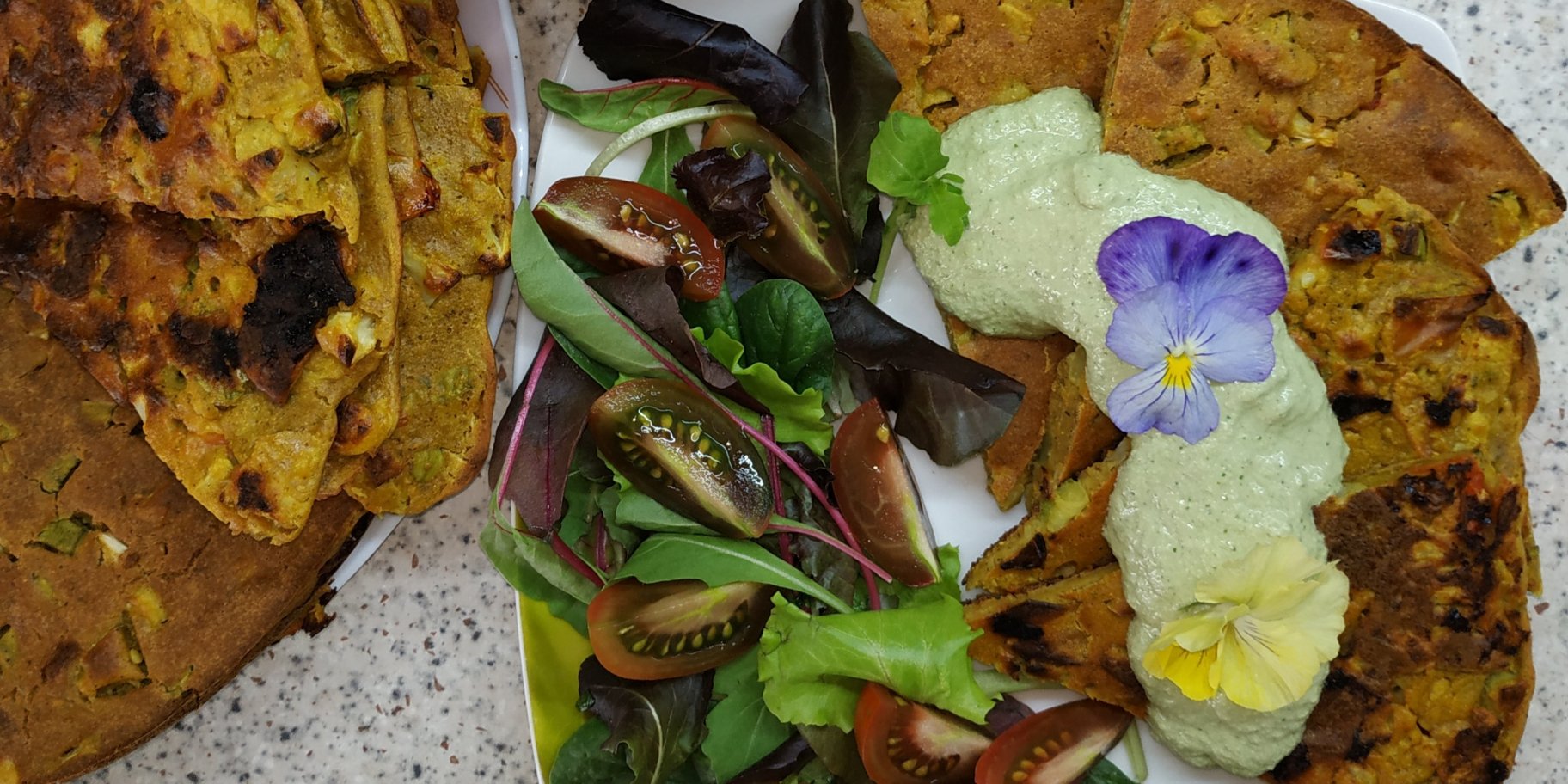 Нутова фритата з овочами та зеленою цибулею