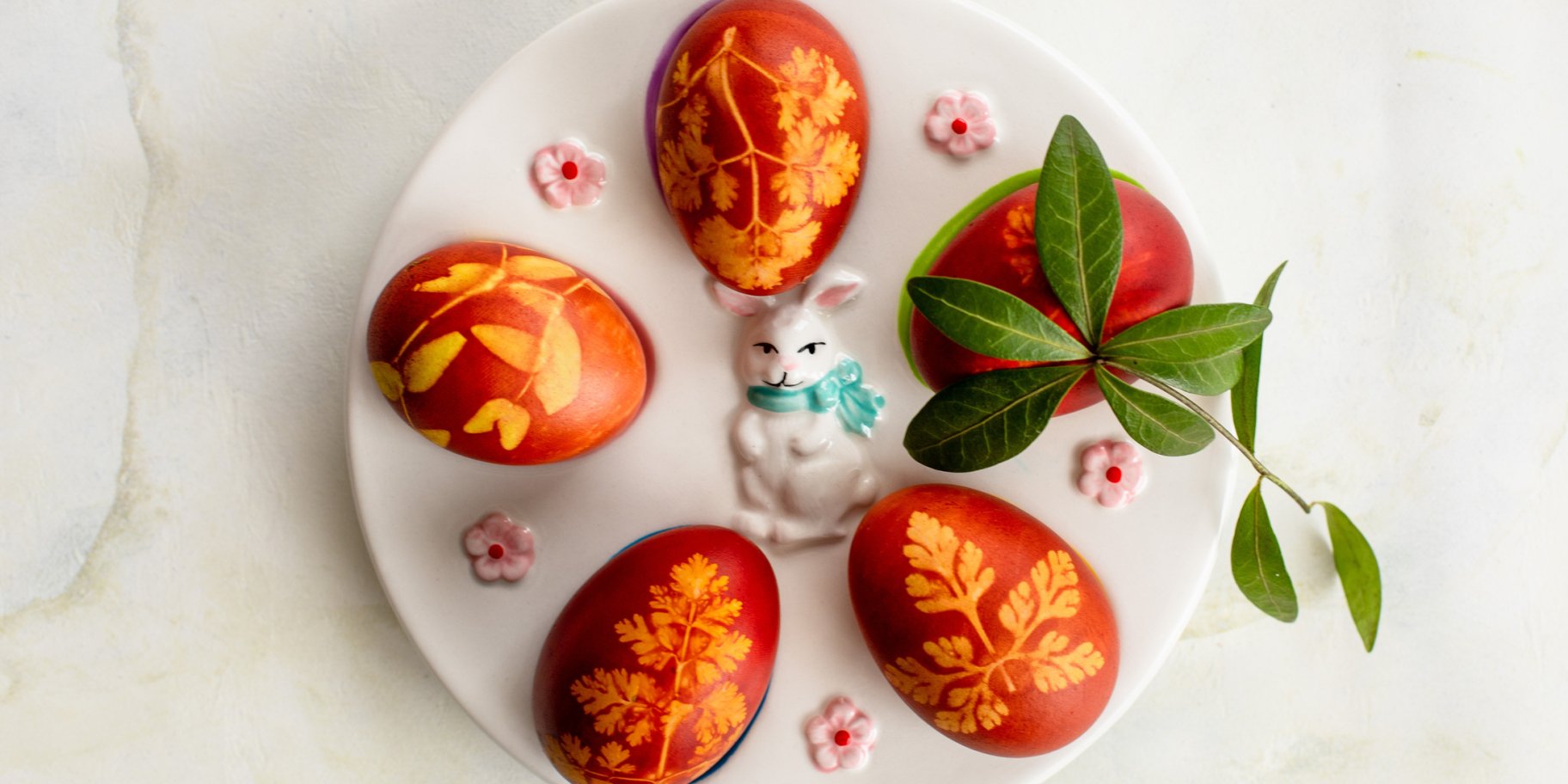 Крашанки із зеленню та цибулевим лушпинням