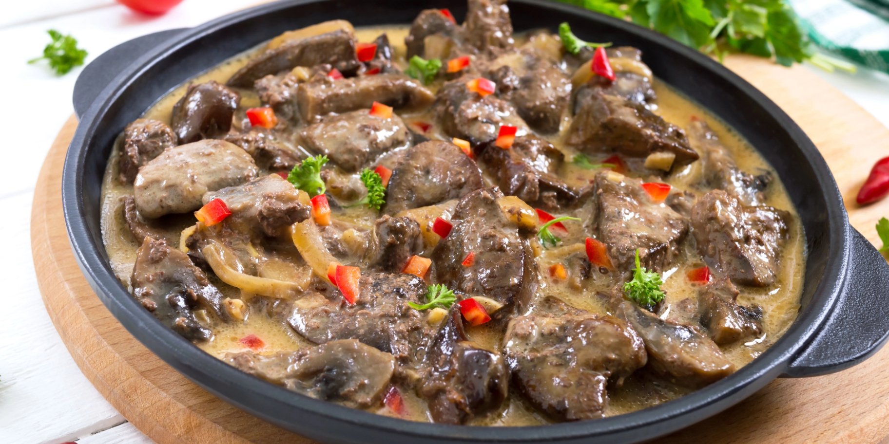 Куряча печінка з печерицями