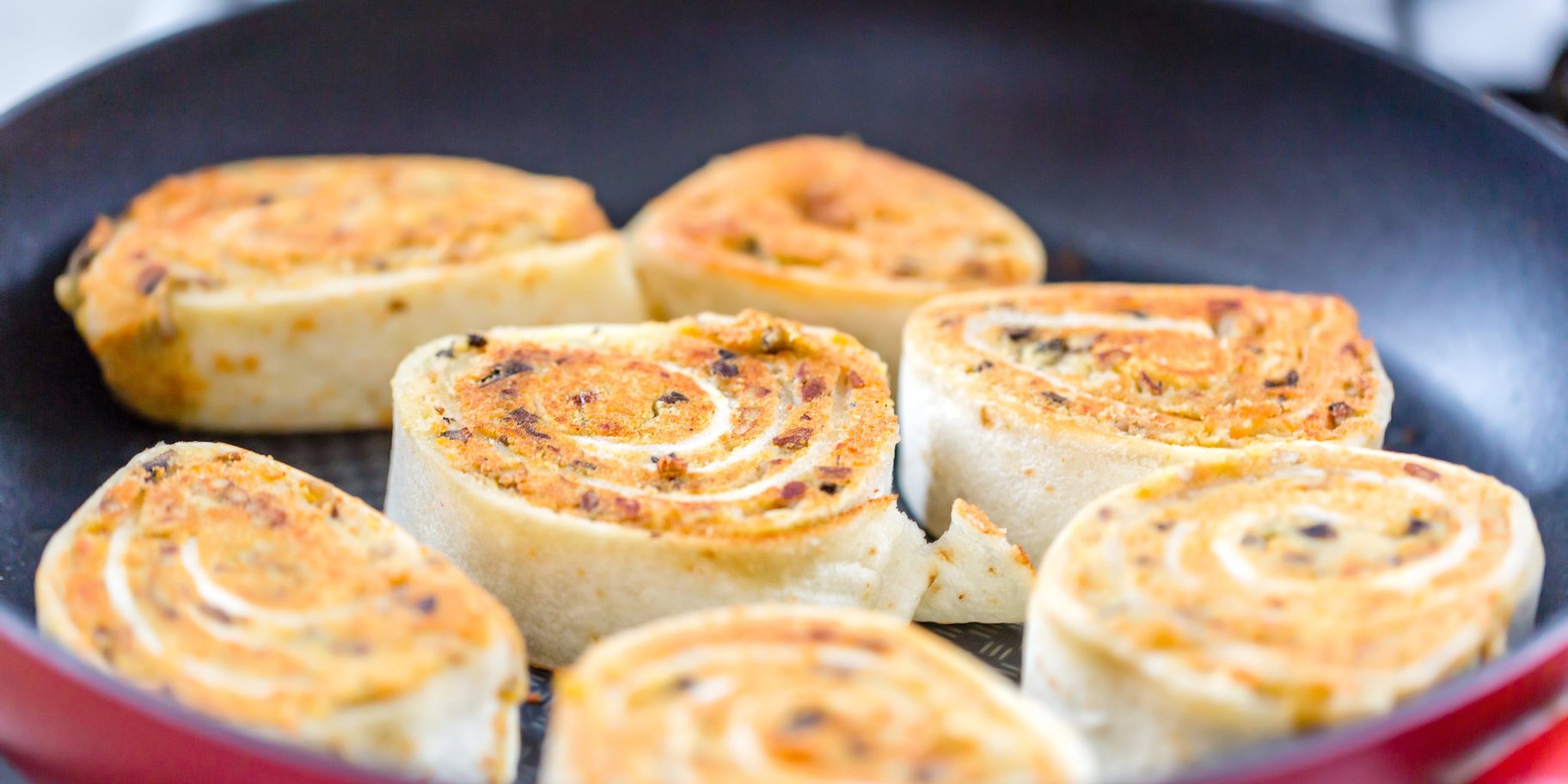 Гарячі рулетики з лаваша