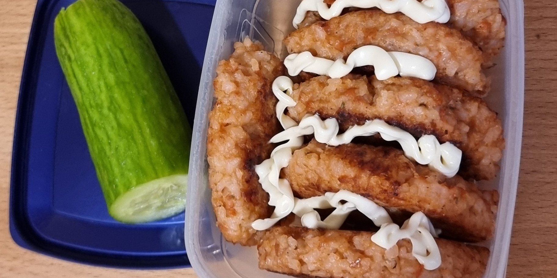 Обід з лососевого фаршу і рису