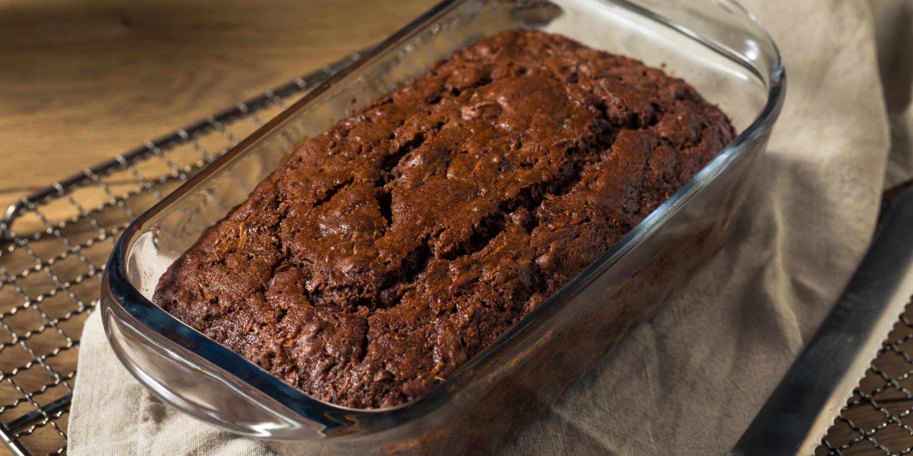 Шоколадно-банановий кекс із яблуком