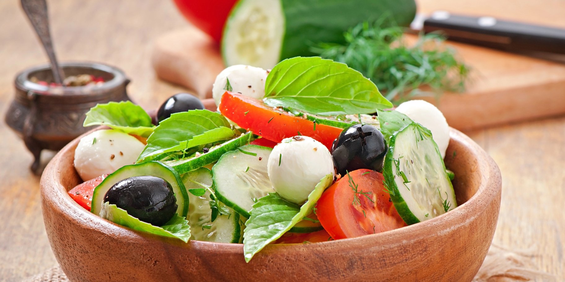 Грецький салат з моцарелою