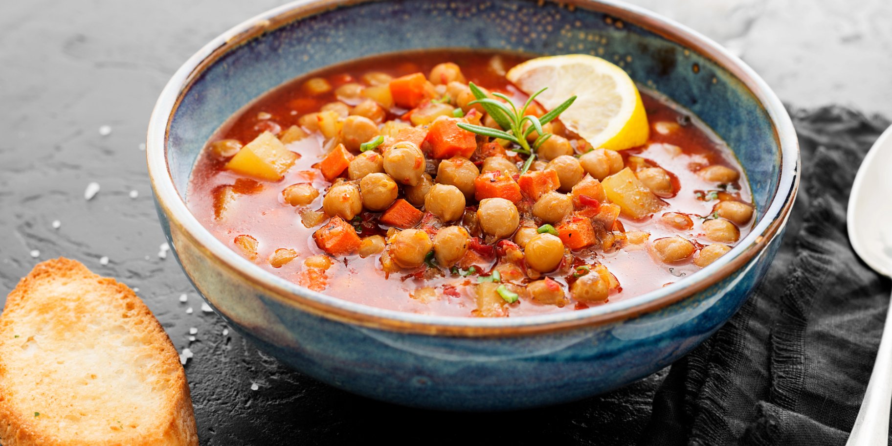 Нутовий суп з лимоном та сиром