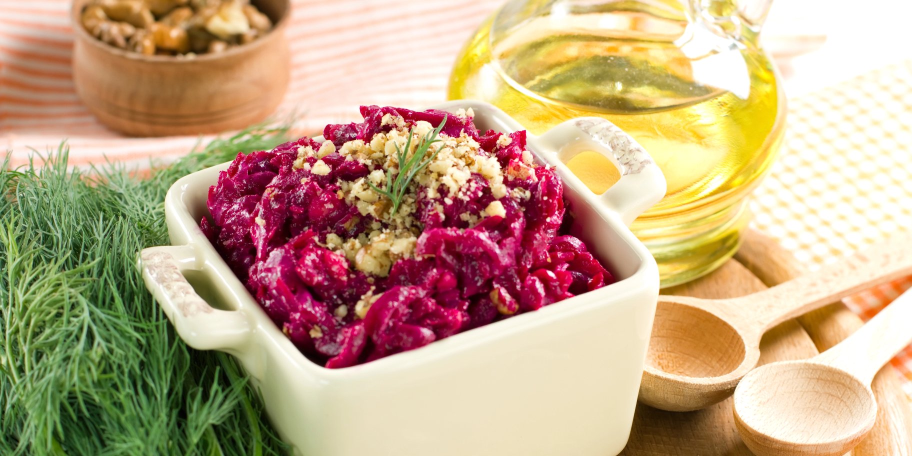 Буряковий салат з чорносливом та родзинками