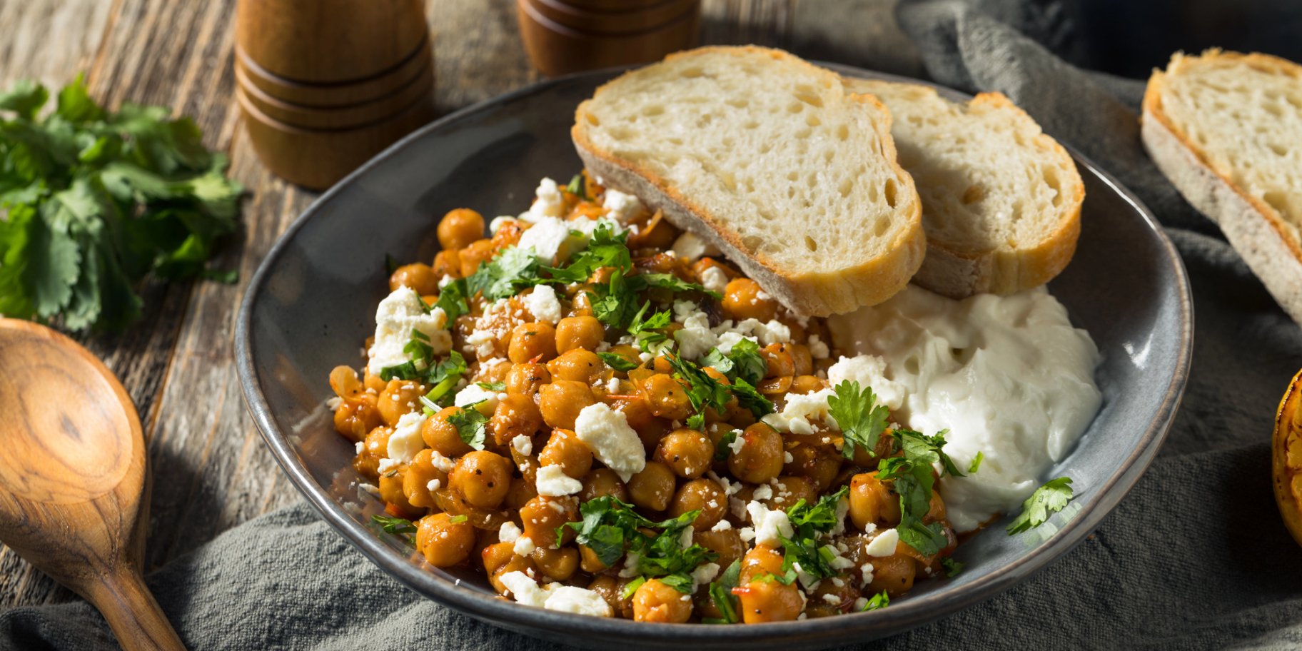 Салат з нуту та йогурту