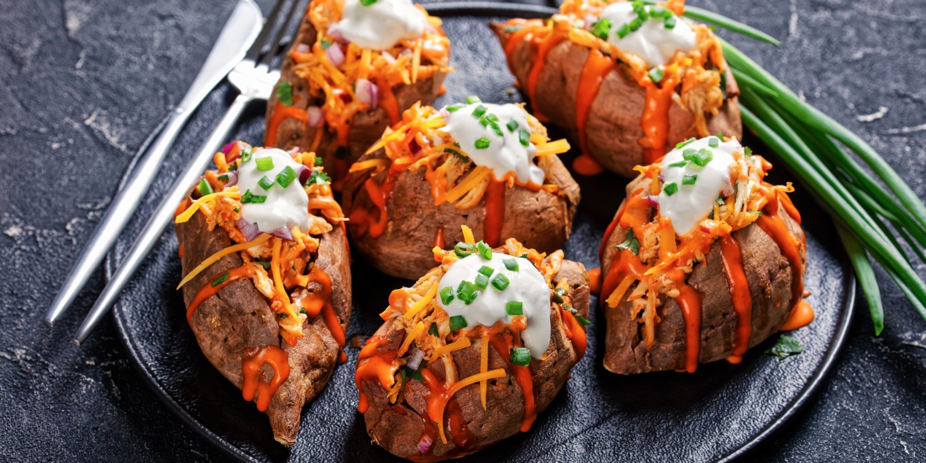 Запечений батат із сирною начинкою