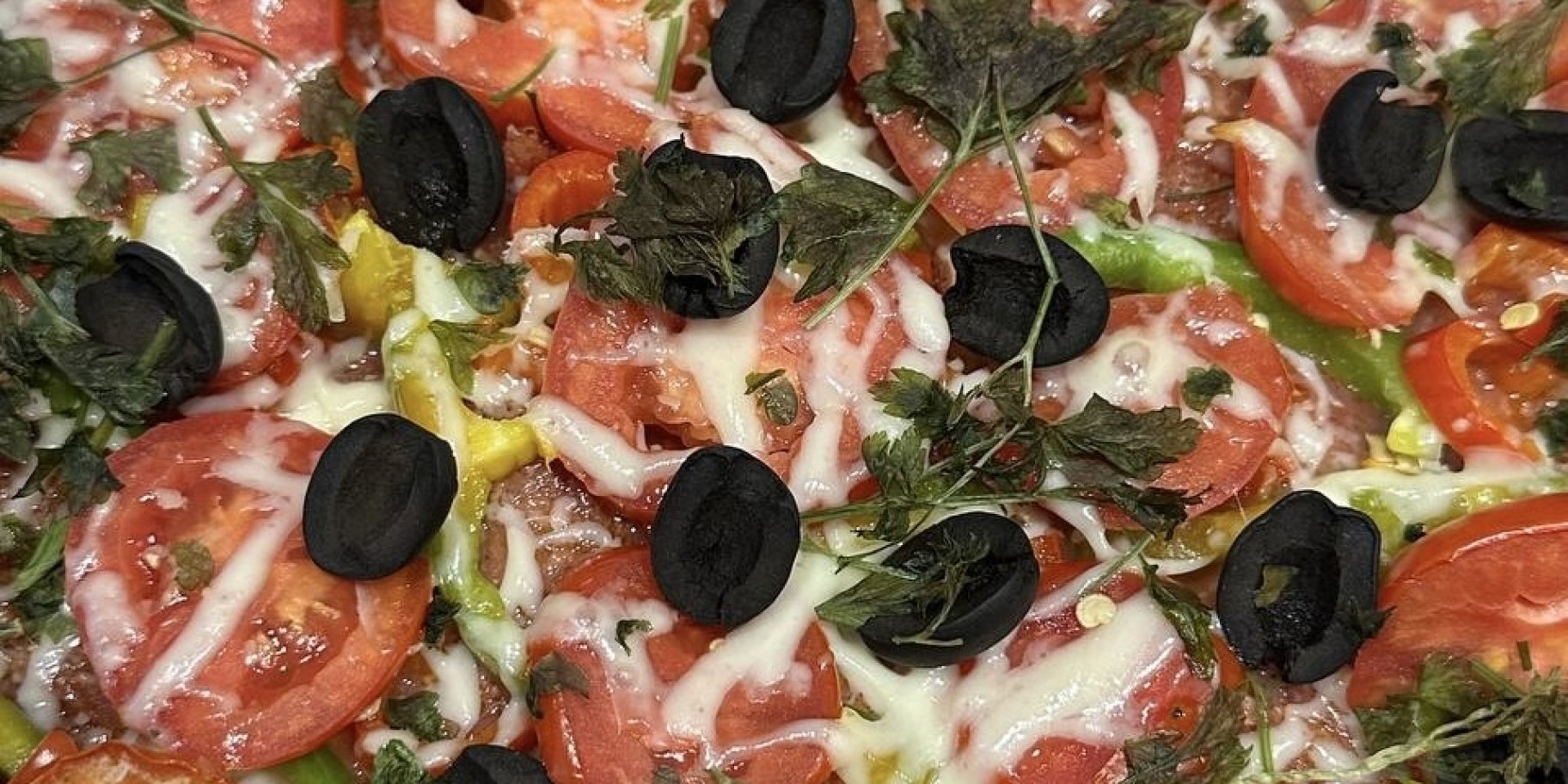 Домашня піца з салямі