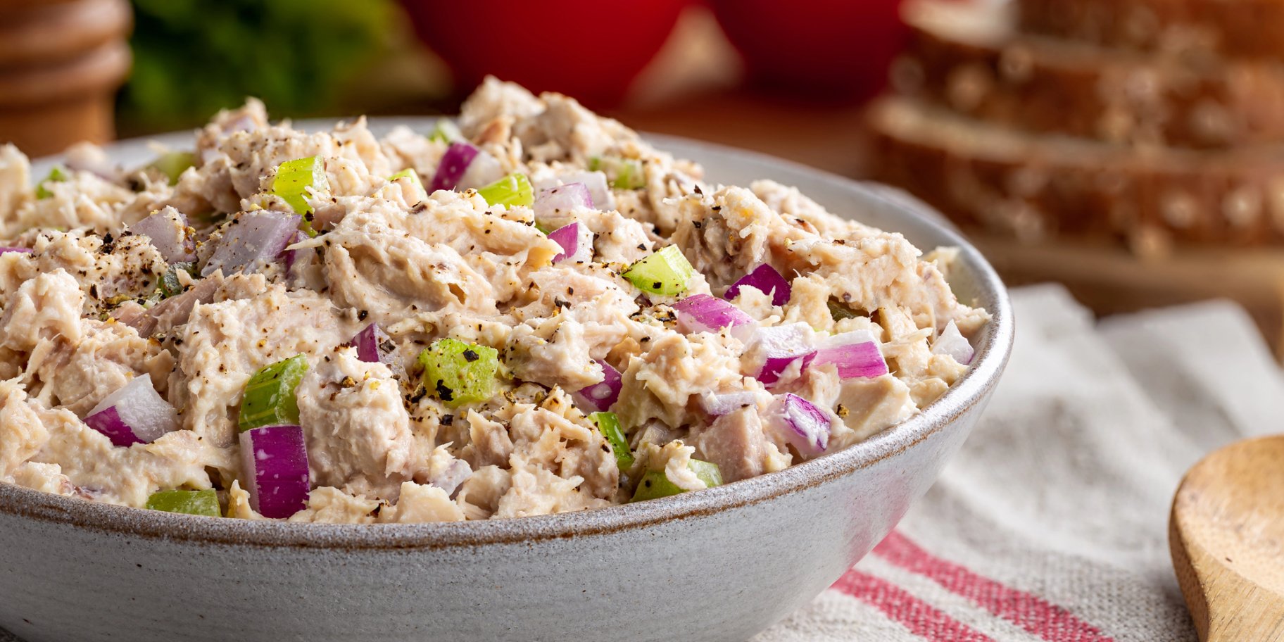 Салат з тунцем і селерою Салат з тунцем і селерою