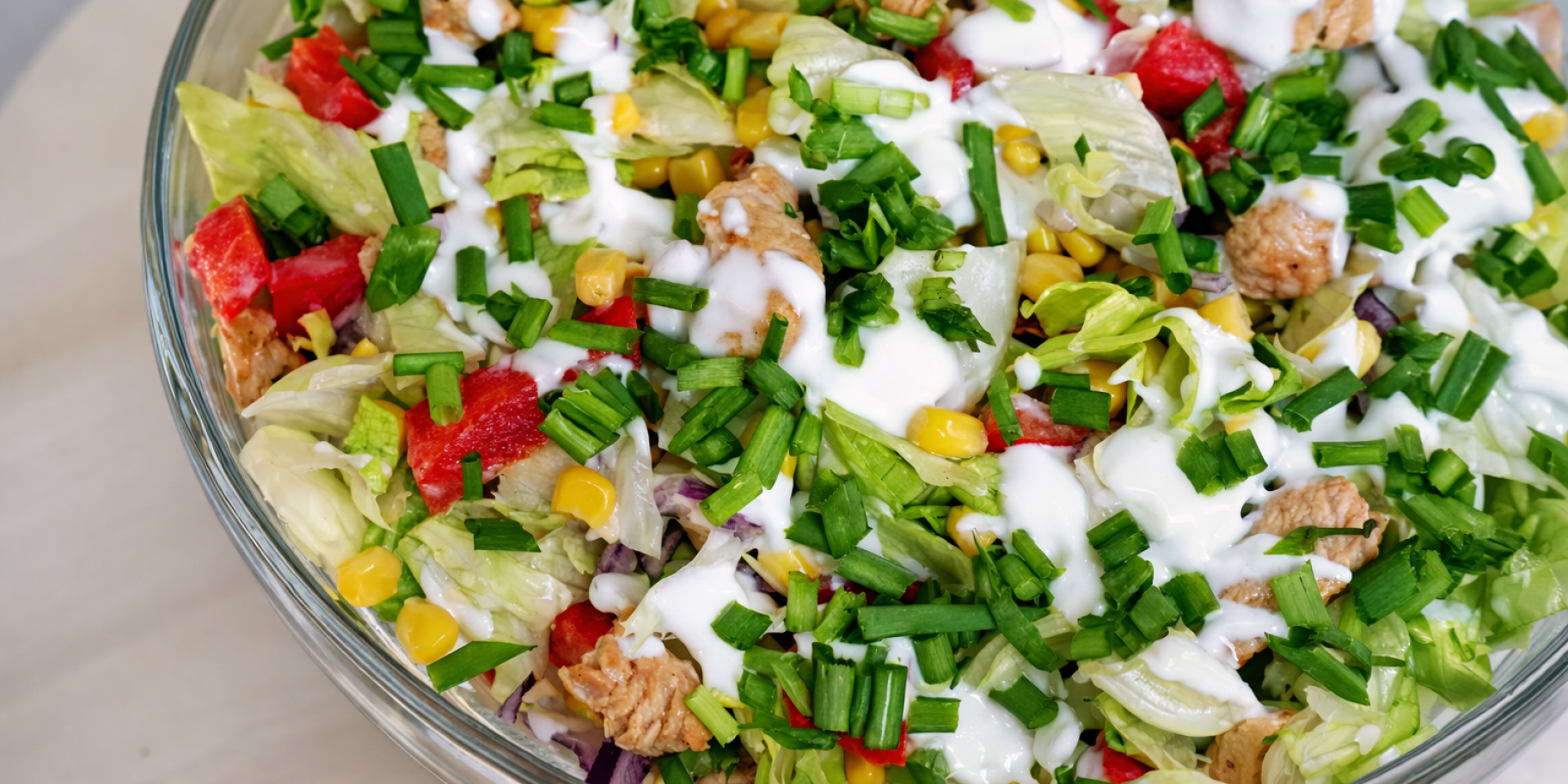 Салат с курицей и кукурузой