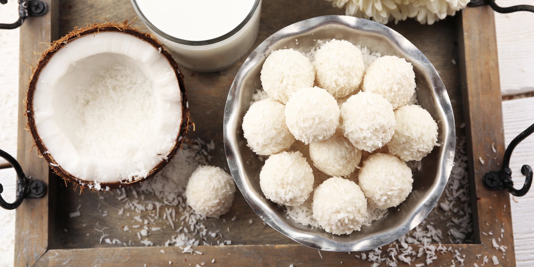 Десертні кульки з кокосовою стружкою та мигдалем