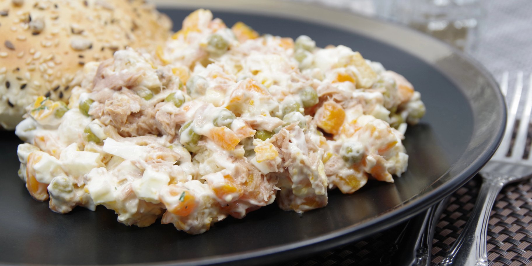 Святковий салат з минтаєм