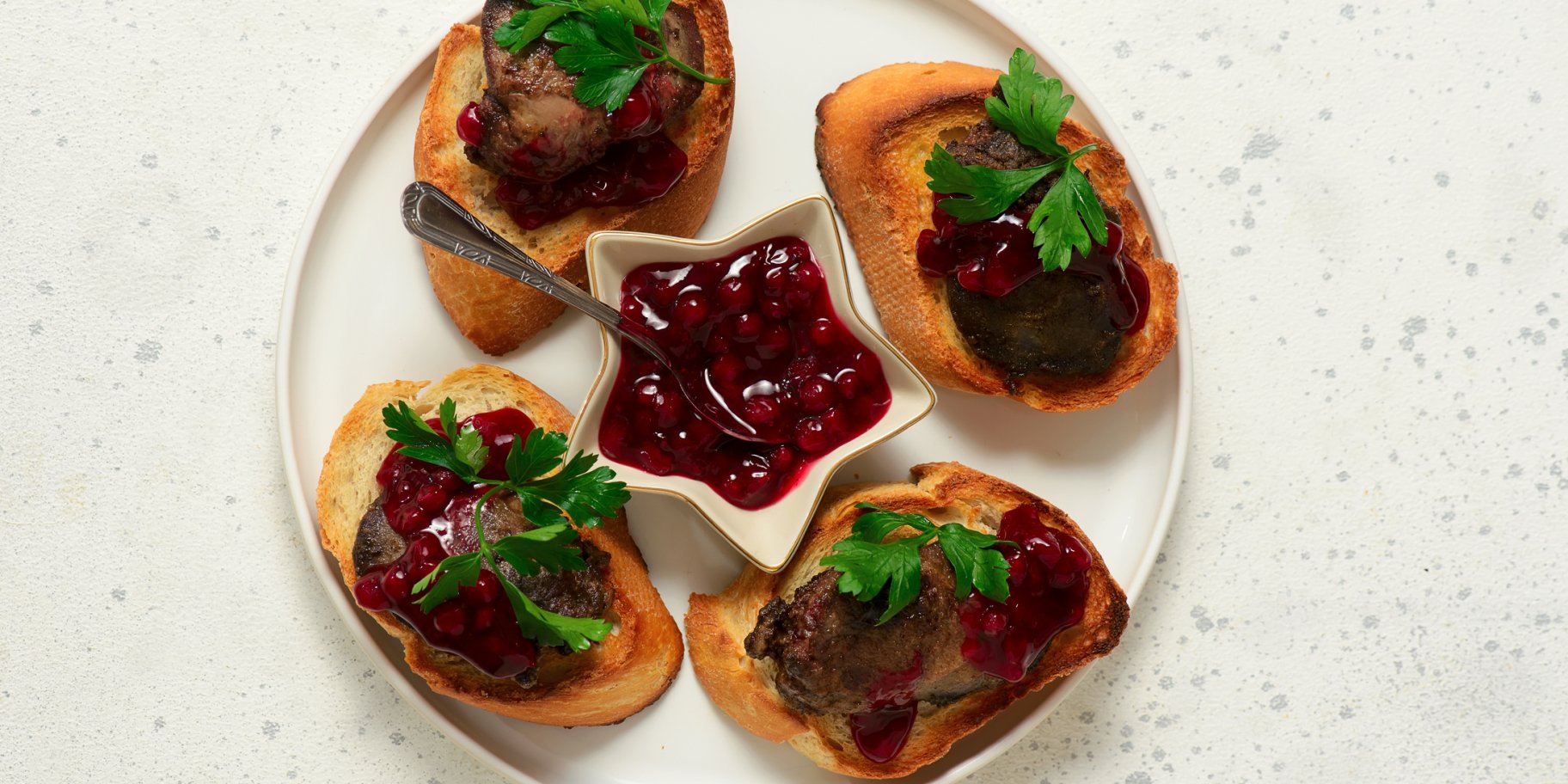 Брускети з курячою печінкою