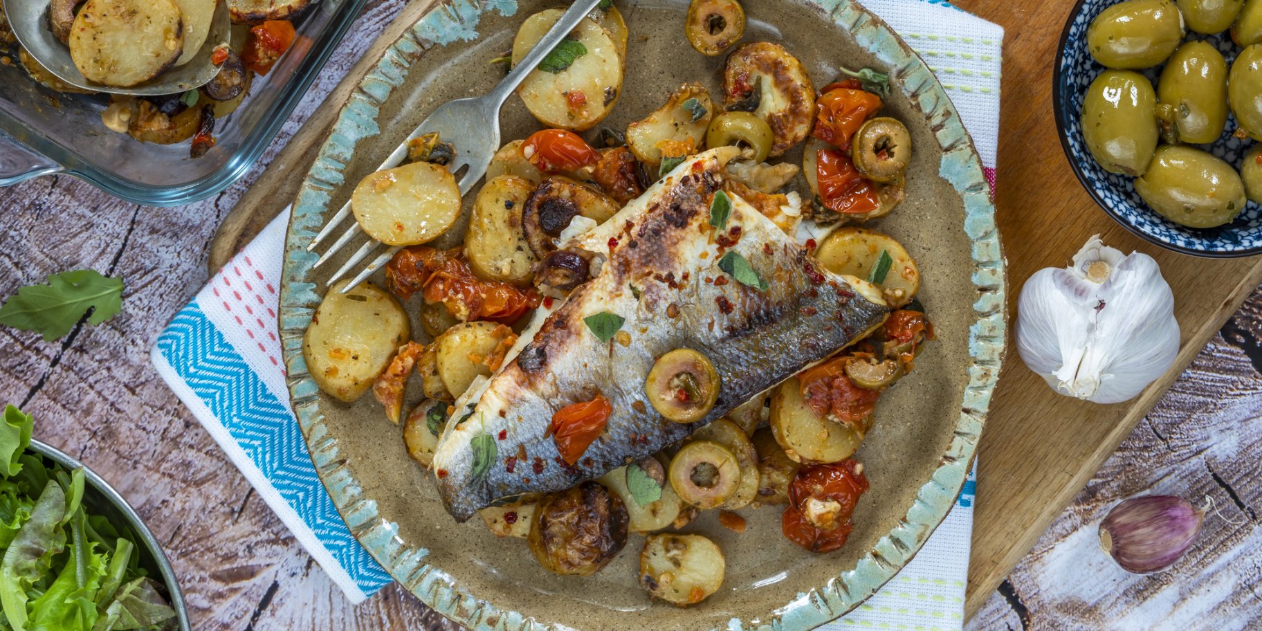 Риба з оливками та помідорами чері