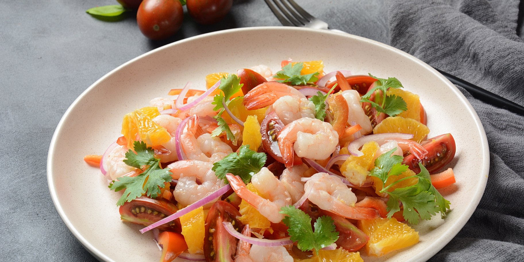 Салат-вінок з креветками та мандаринами