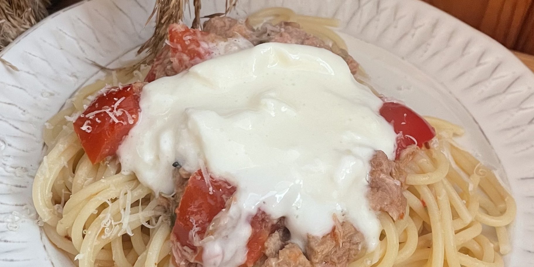 Паста з тунцем та страчателою Паста з тунцем та страчателою