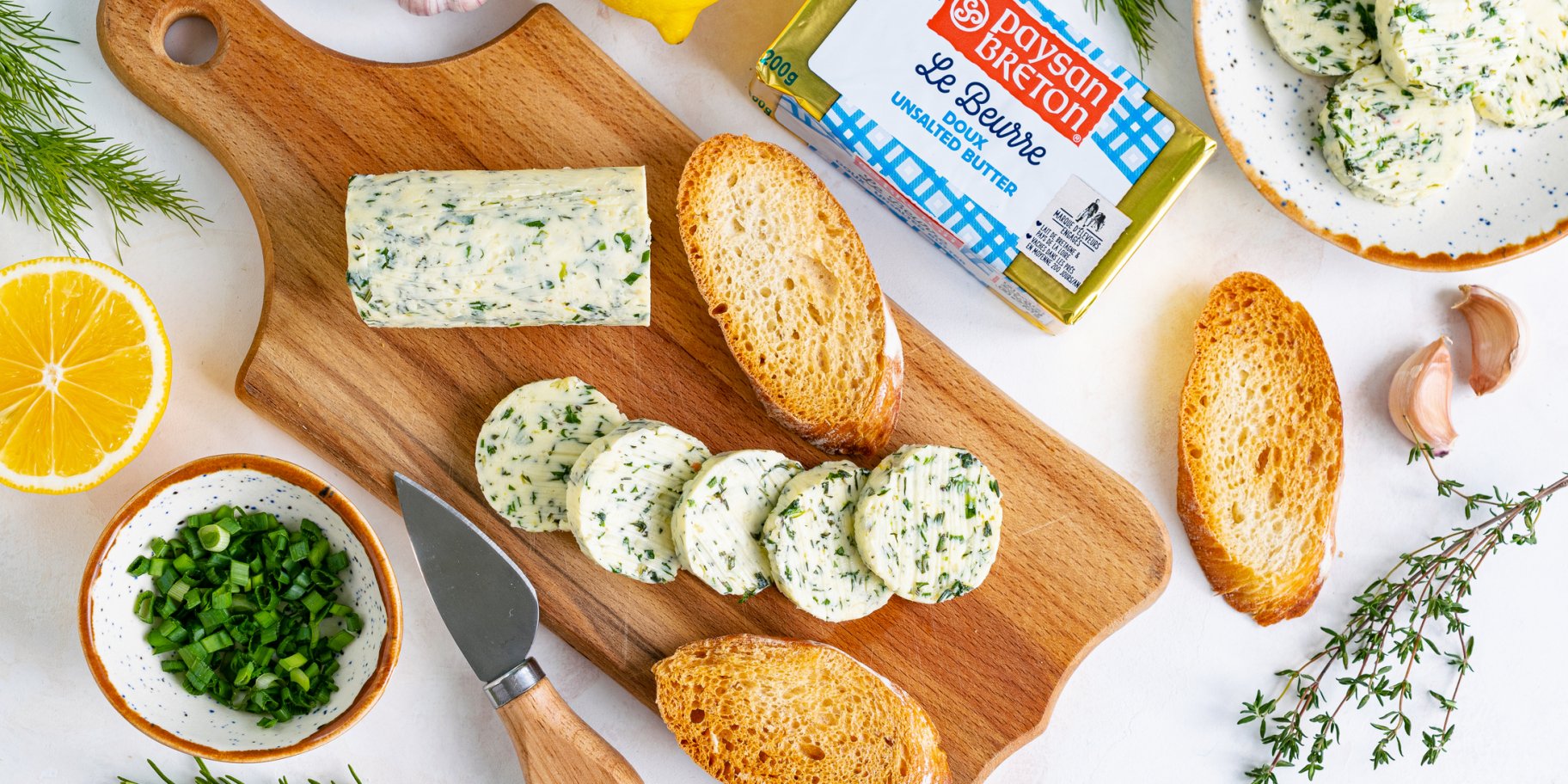 вершкове масло із зеленню, часником і лимоном