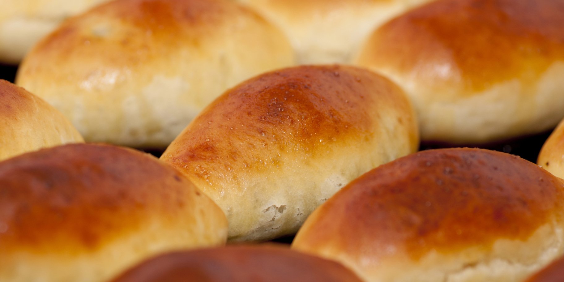 Булочки з вишневим варенням