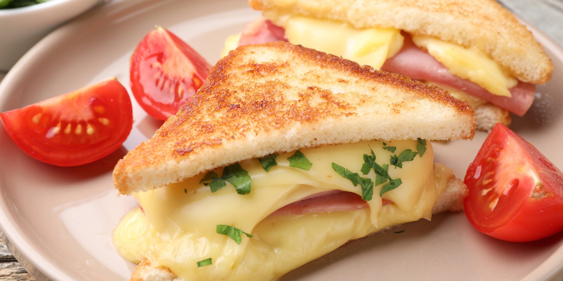 Тост із шинкою та сиром