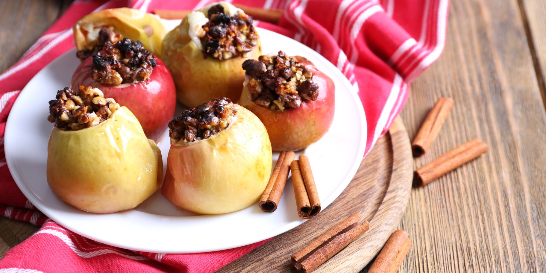 Яблука запечені з горіхами