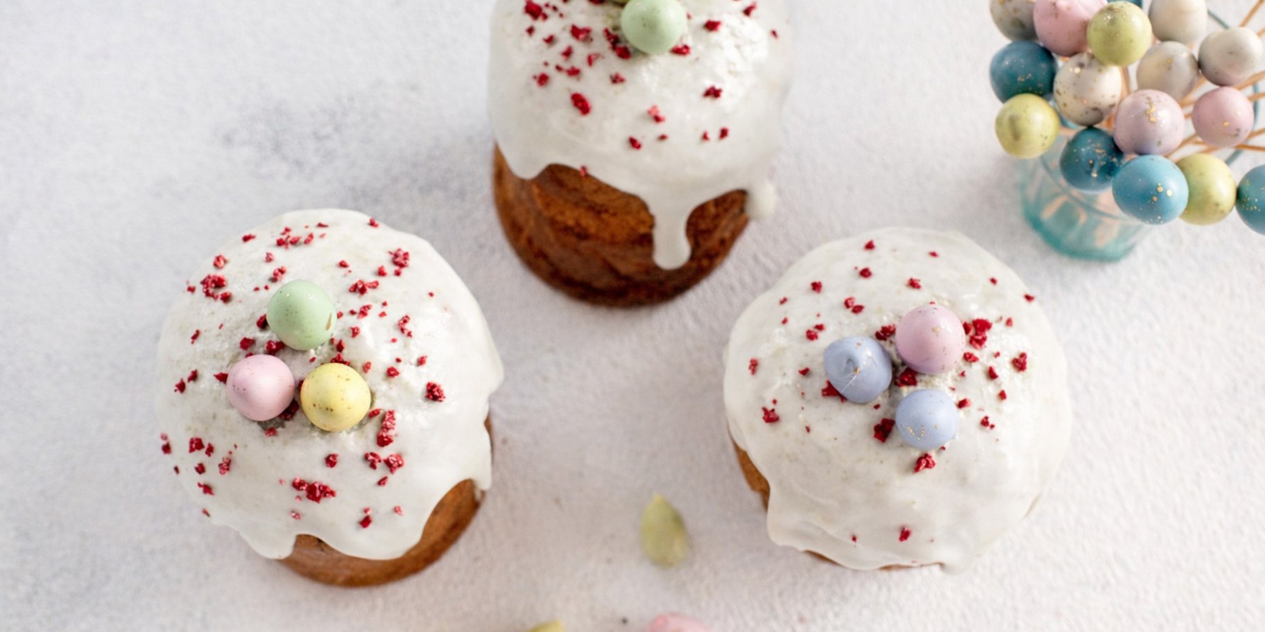 Шоколадні яйця в різнокольоровій глазурі