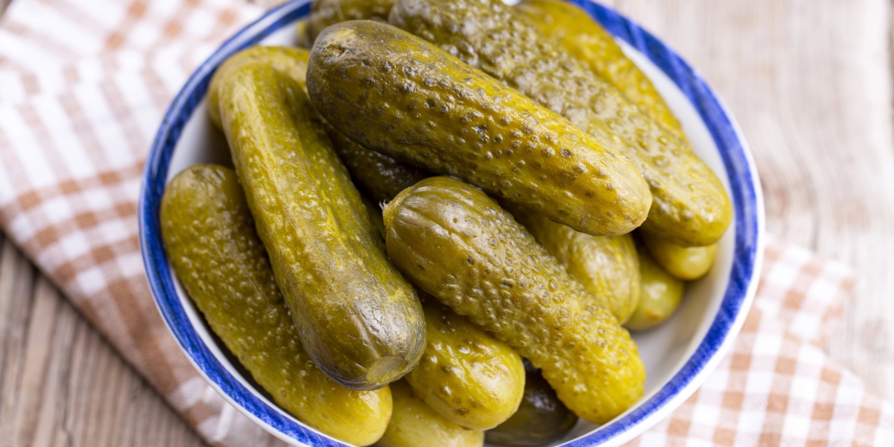 Мариновані огірки з лимоном та кунжутом