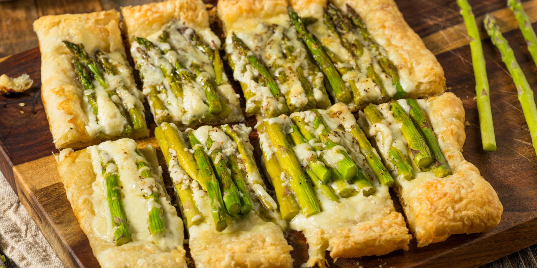 Пиріг зі спаржею і сиром