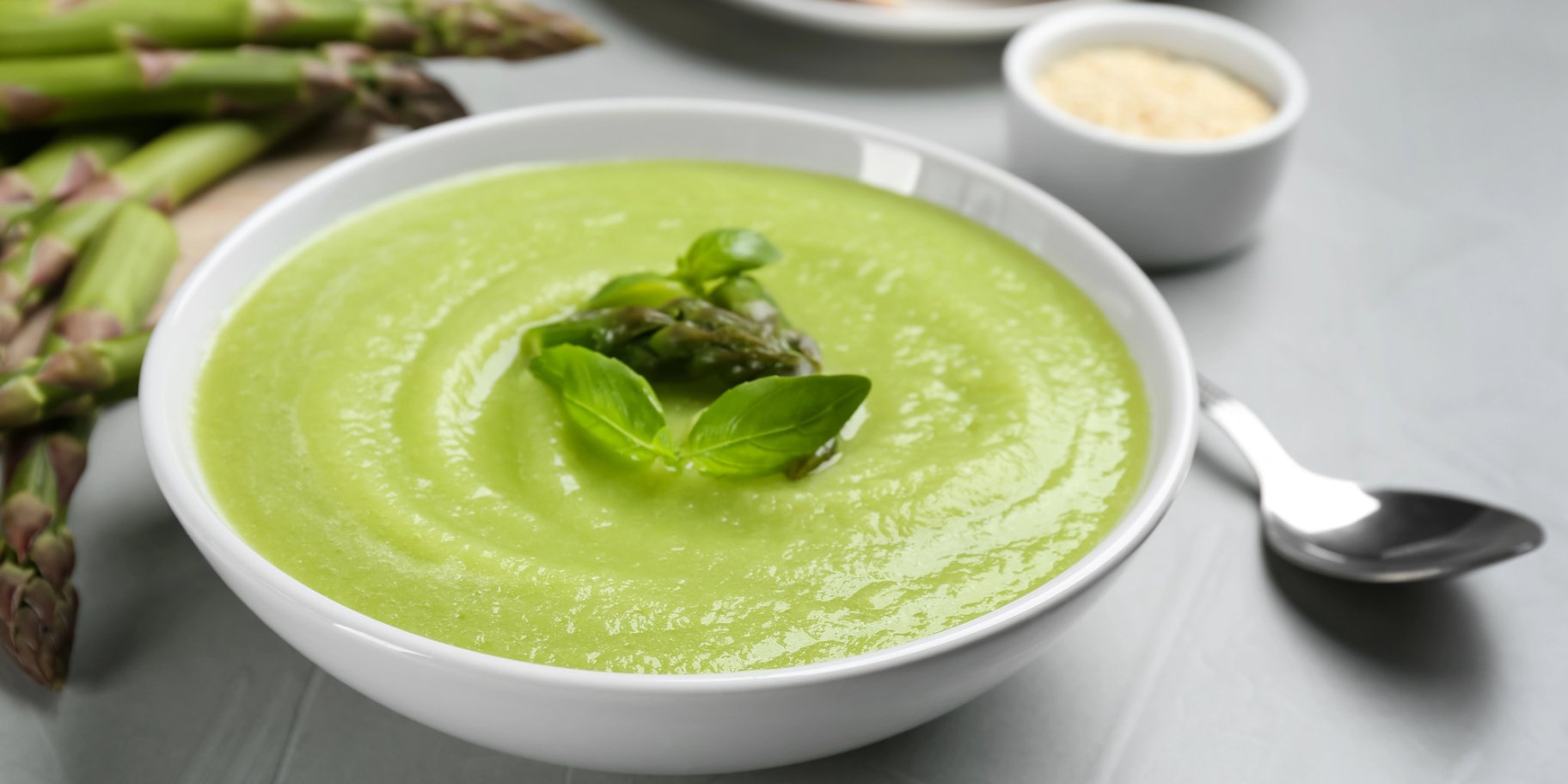 Суп із смаженої спаржі та картоплі