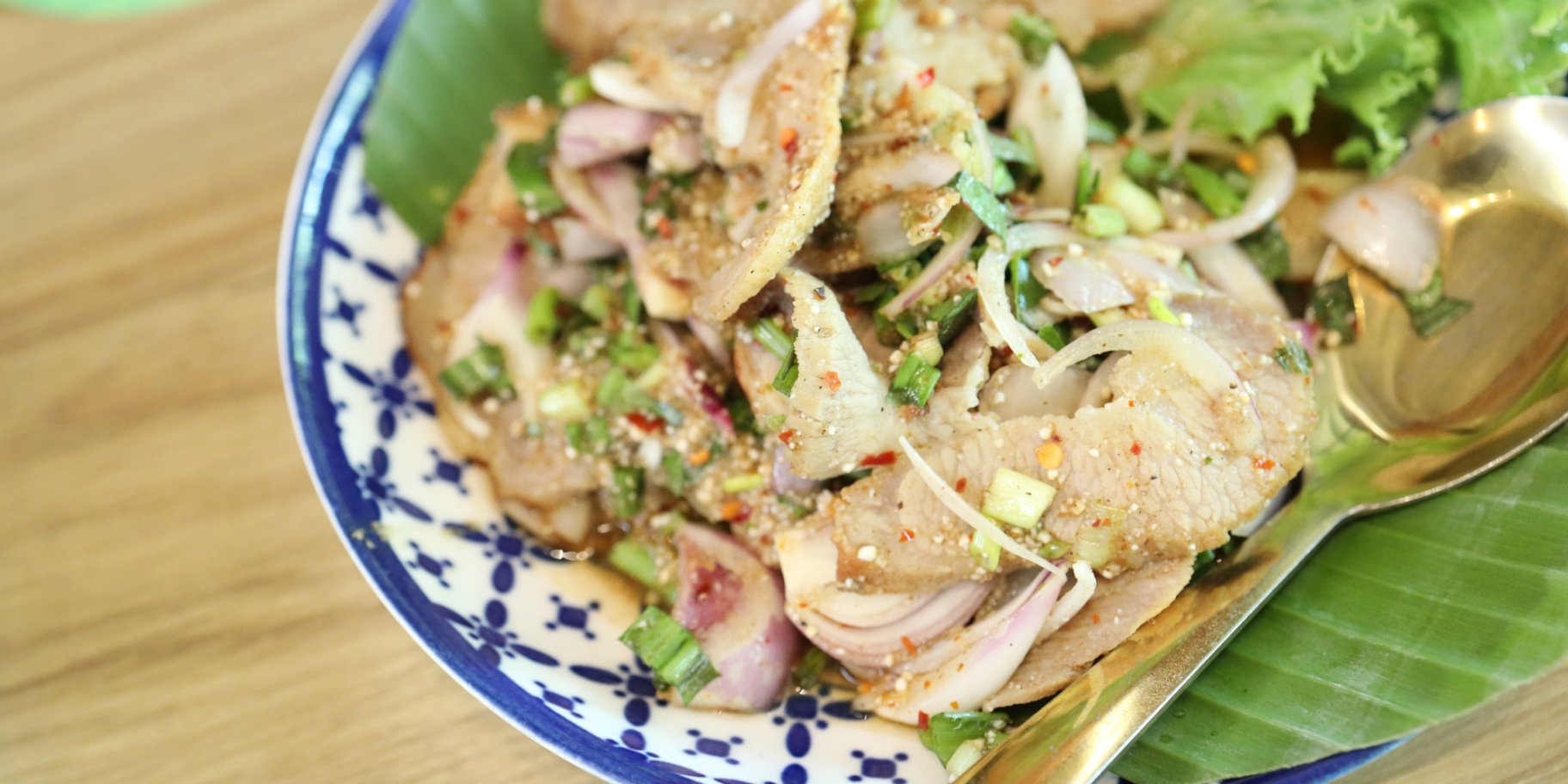 Салат зі свинини з цибулею