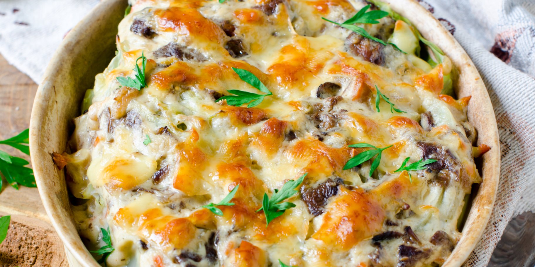 Молодая капуста в сливках с сыром