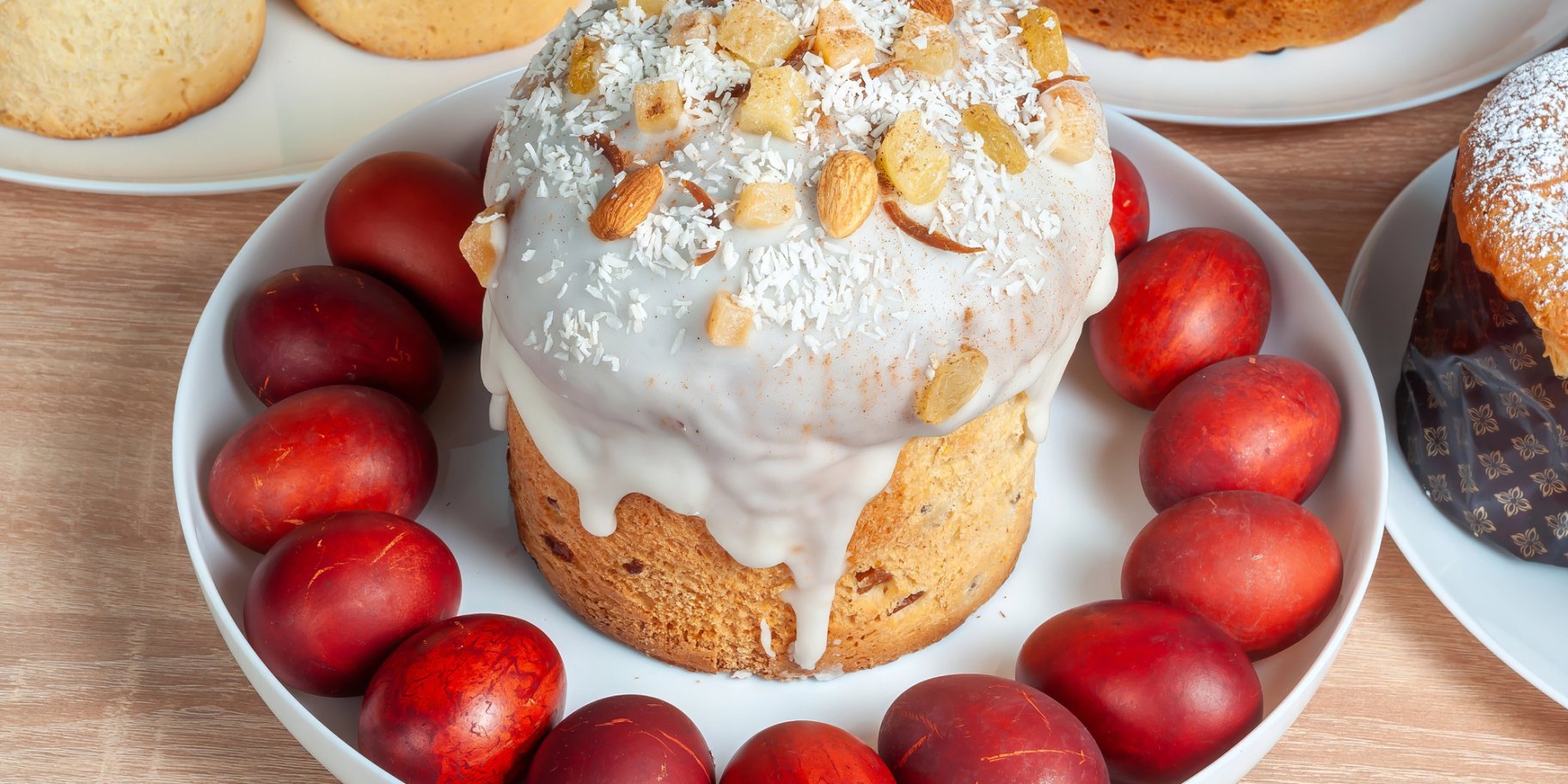 Кокосова паска з маком і родзинками