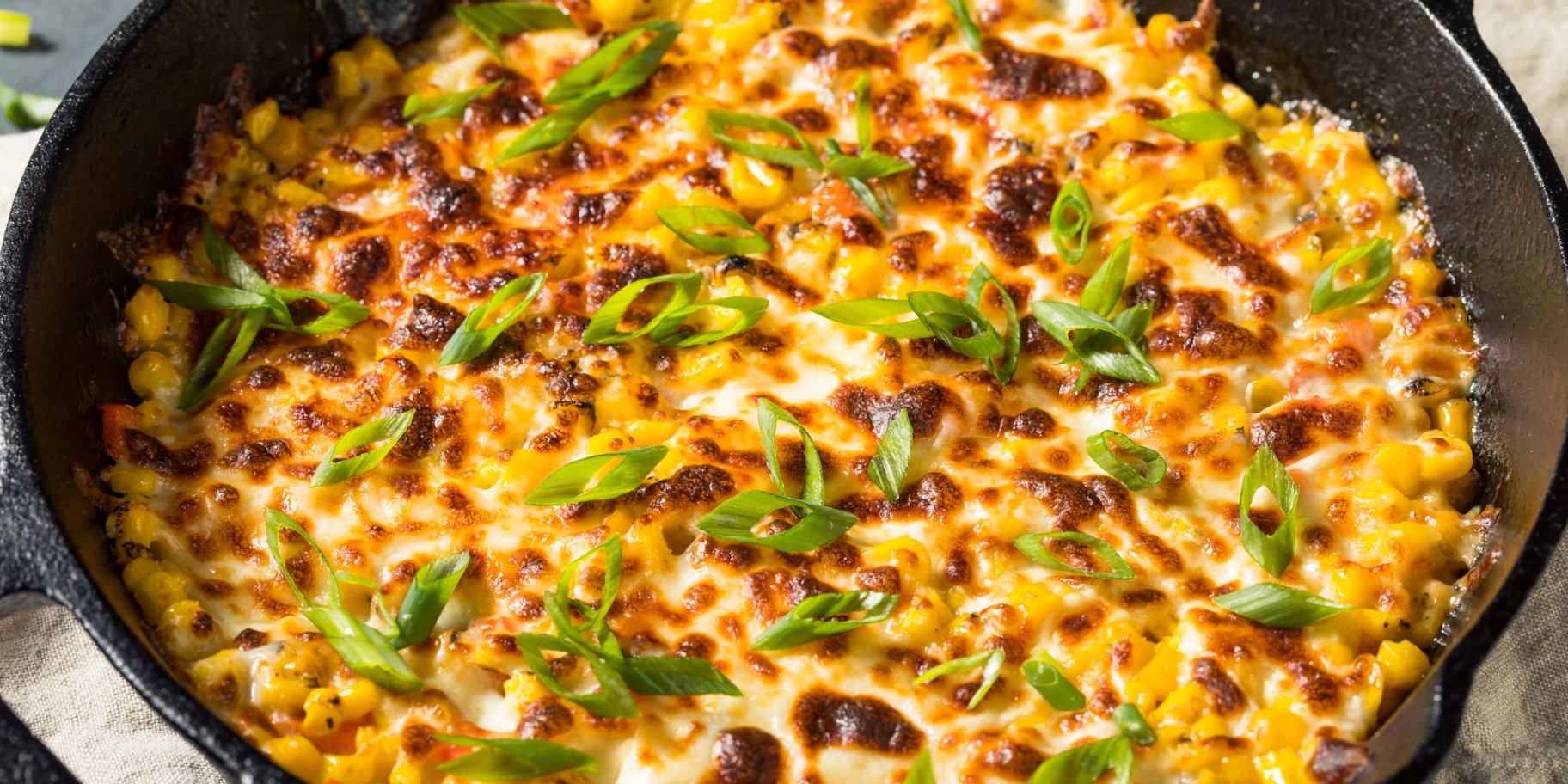 Консервована кукурудза в сирному соусі