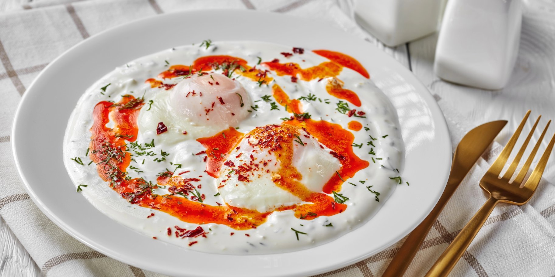 турецькі яйця з чилі-олією