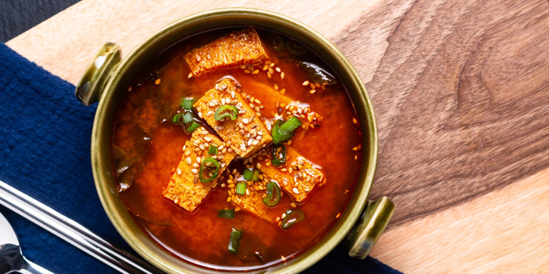 Томатний місо-суп з грибами й тофу