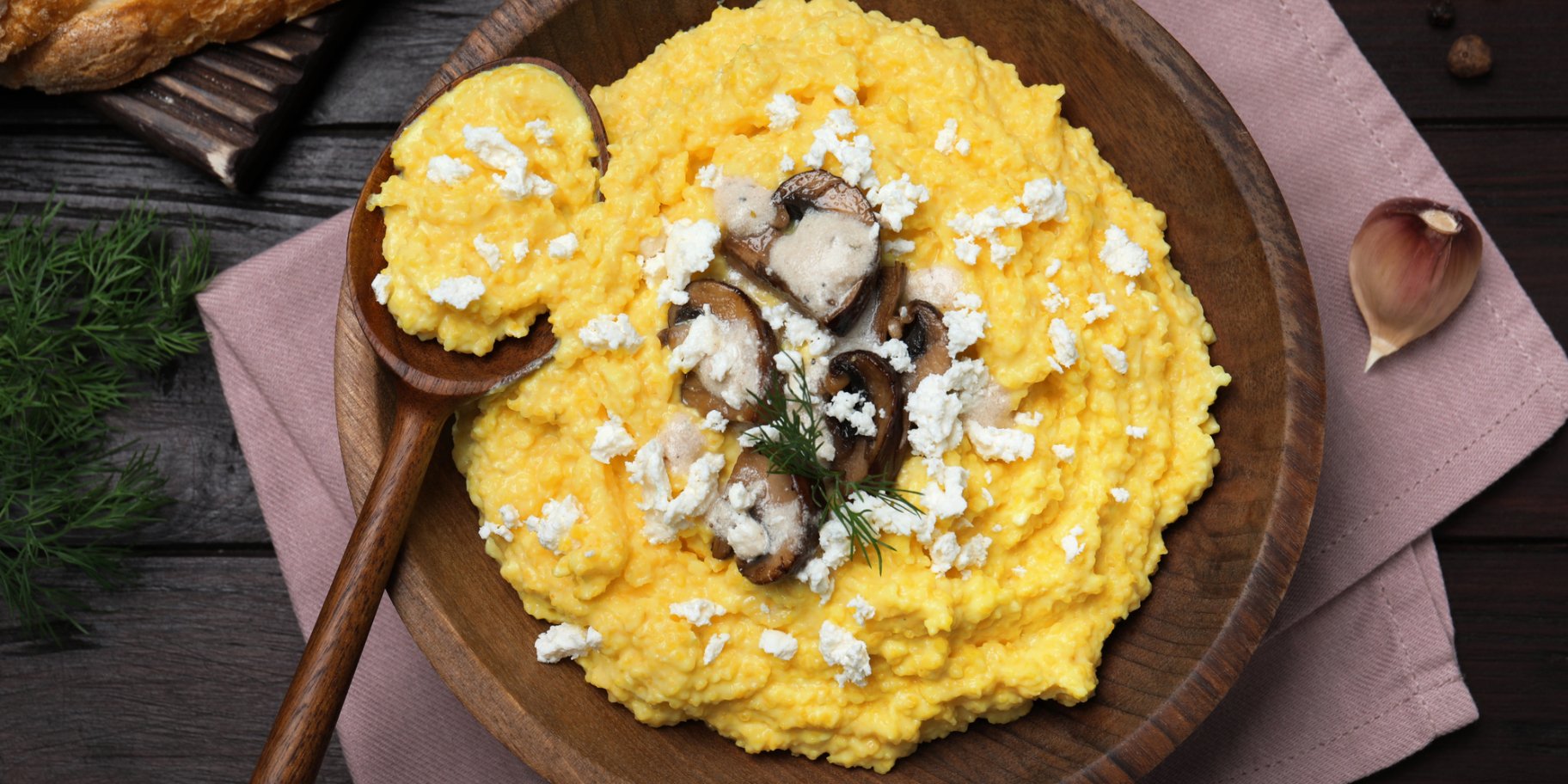 Кукурудзяна каша з грибами та сиром