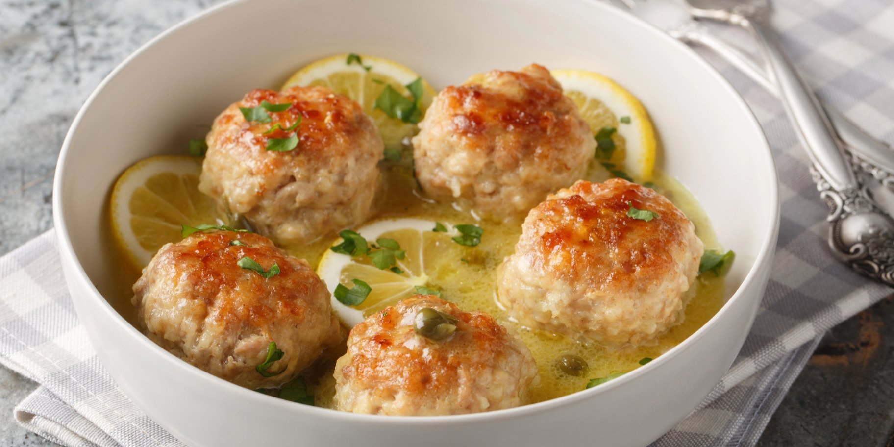 Курячі фрикадельки з часниковим соусом