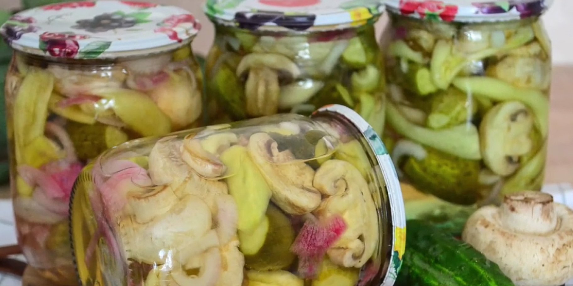 Огірки з перцем і печерицями Огірки з перцем і печерицями