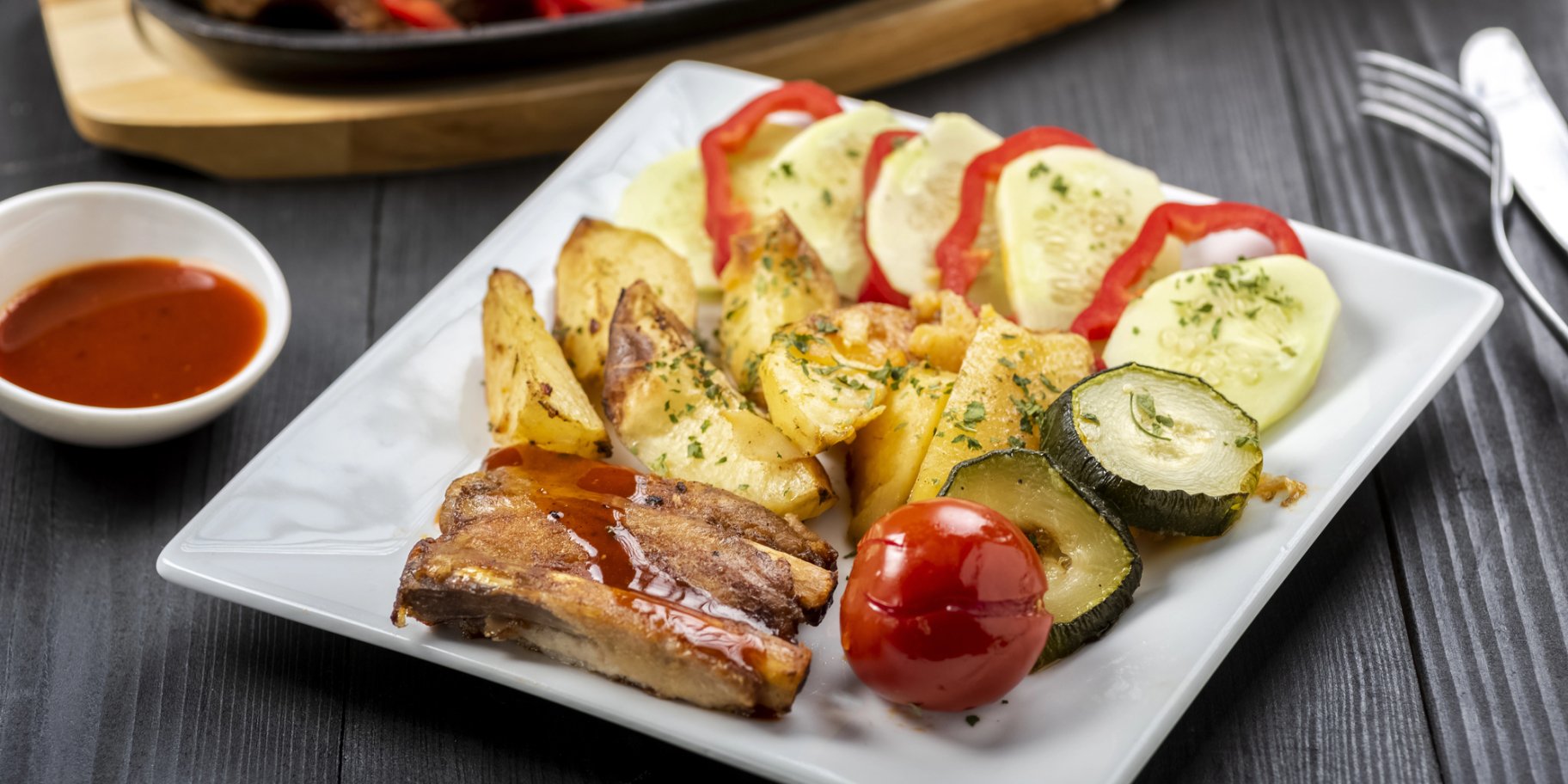 Свинячі реберця з кабачками
