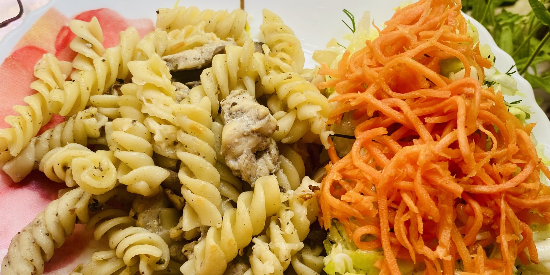 Паста з курячим філе та грибами