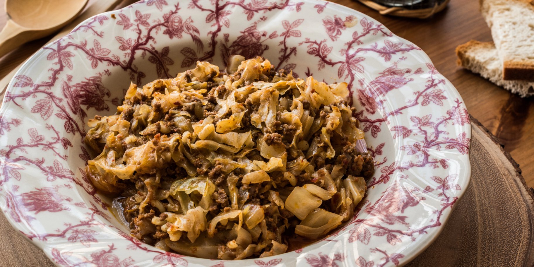 Тушкована капуста з фаршем