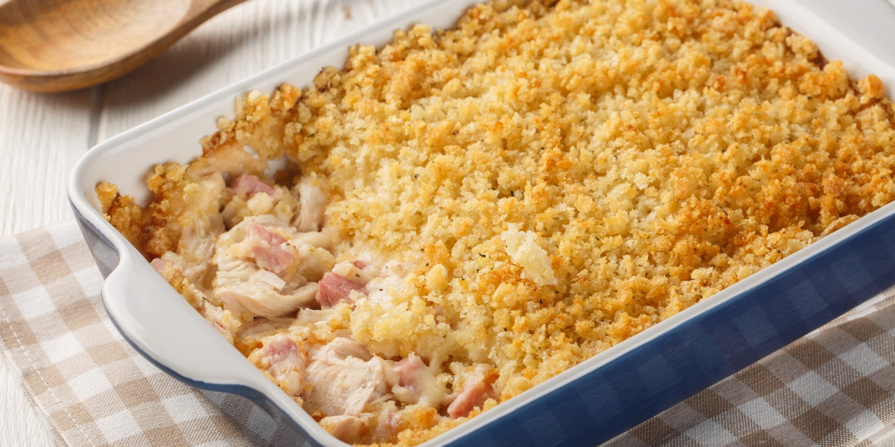 Запіканка з черствого хліба та шинки