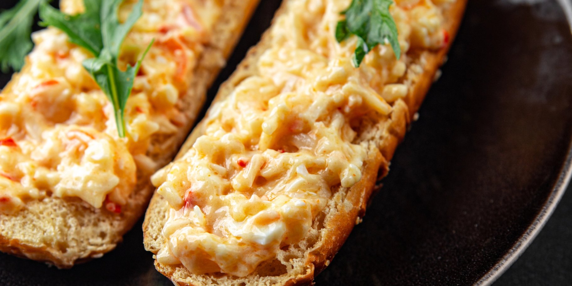 Сендвіч з намазкою з крабових паличок