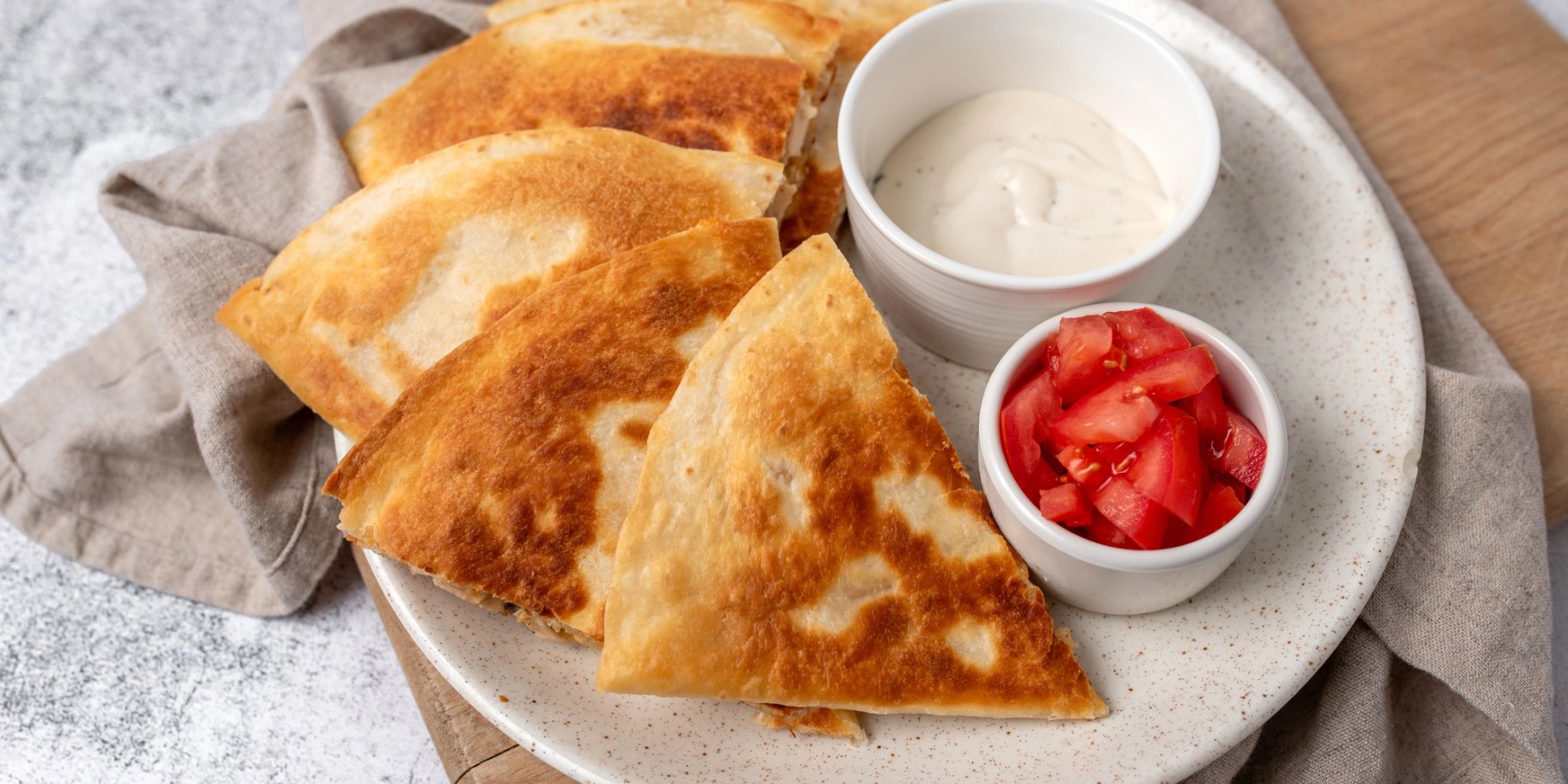 Запечені тортильї з сиром і куркою