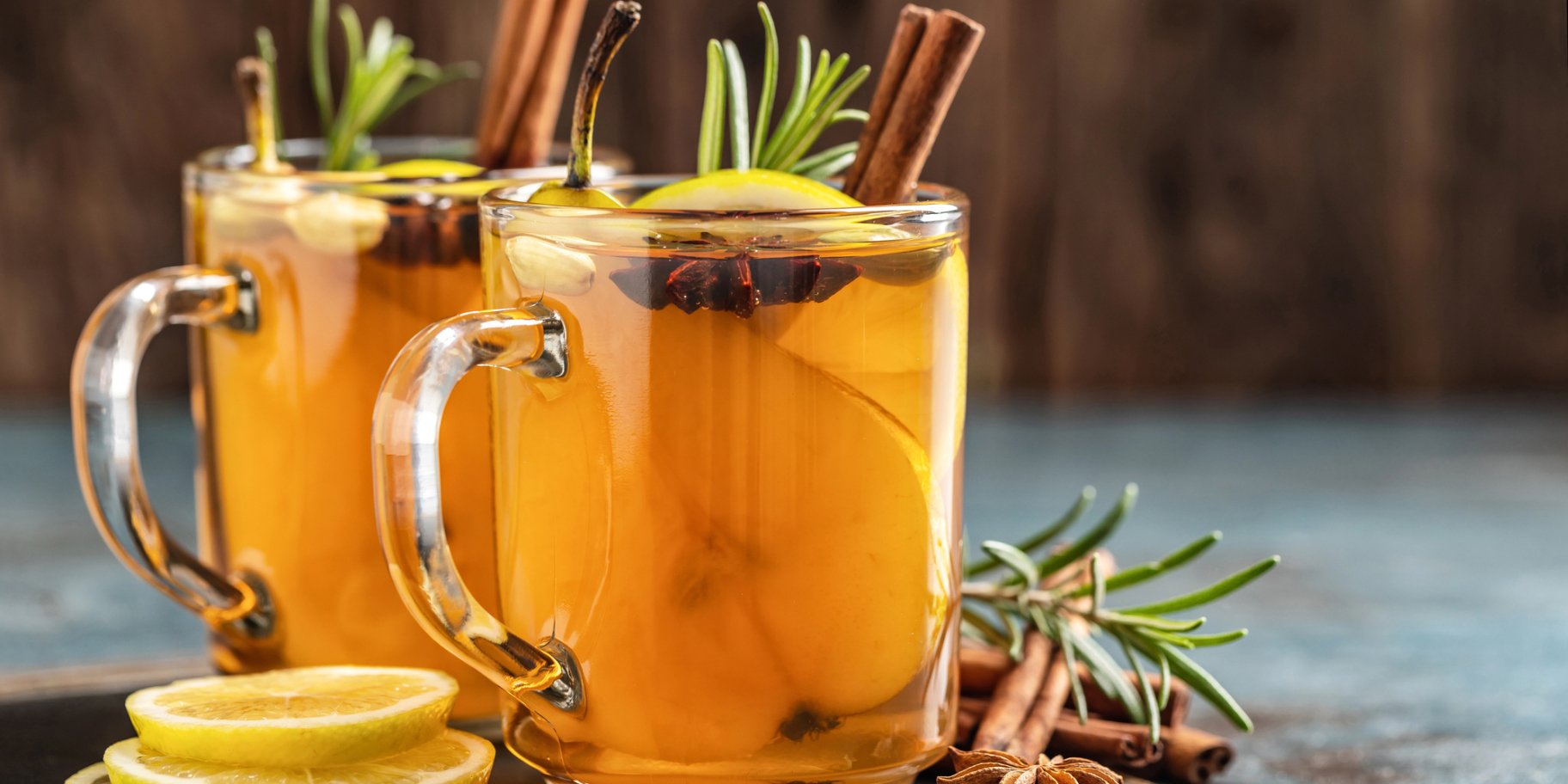 Безалкогольний сидр із грушею та корицею